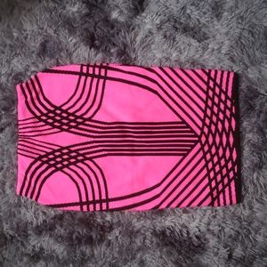 Here Collection.. M.. bright pink and black skirt